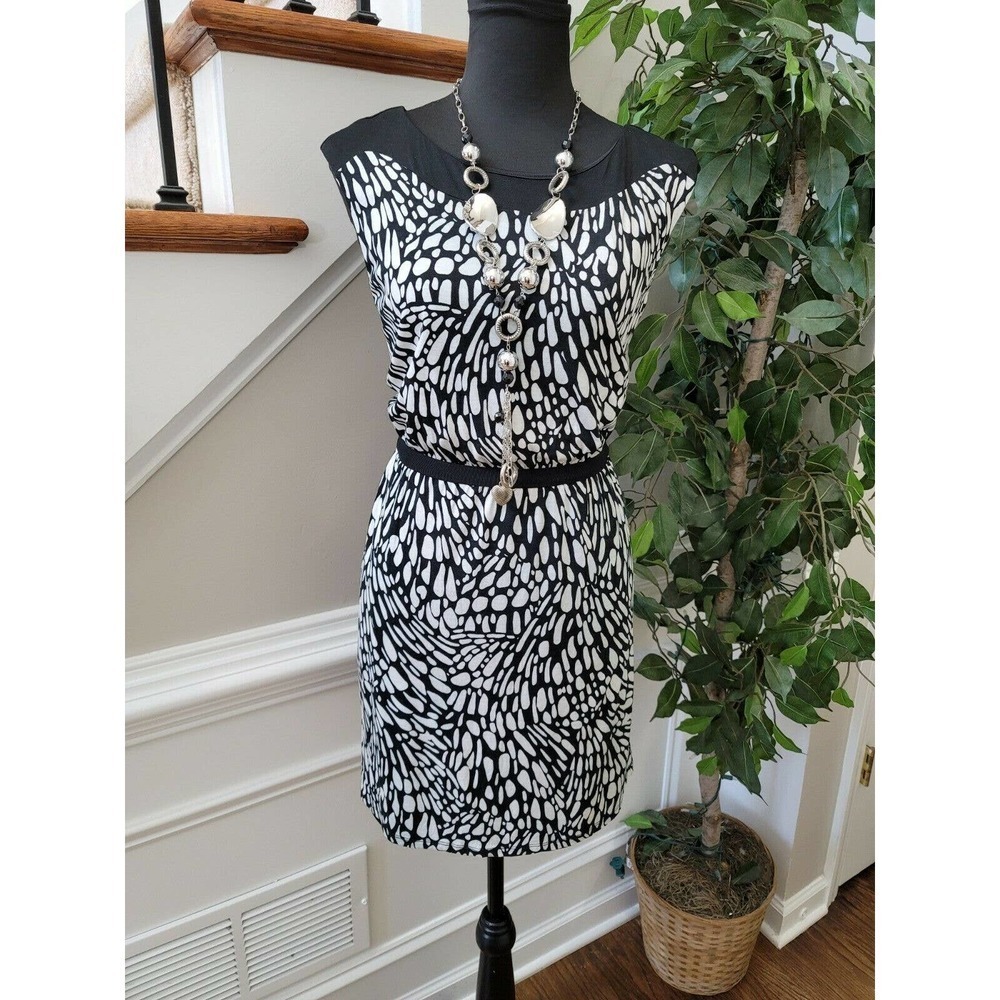 Loft Women's Black & White Rayon Round Neck Sleeveless Knee Length Dress Size M